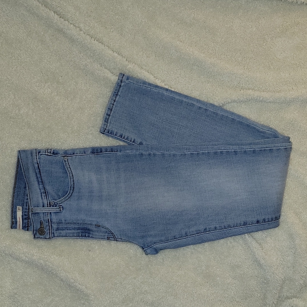 Levi's Slimming High Waist Size 4 (27) Skinny Jeans